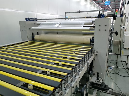 380V/50HZ ভোল্টেজ ক্যাপাসিটি এবং বড় রিওয়াইন্ডিং ব্যাসার্ধ সহ ফিল্ম ল্যামিনেটিং মেশিন