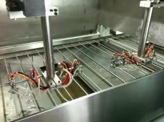 লেপের জন্য স্বয়ংক্রিয় স্প্রে সিস্টেম। পল্প ছাঁচনির্মাণ ও নির্মাণ বোর্ড ইউনিফর্ম পেইন্ট অ্যাপ্লিকেশন সমাধান