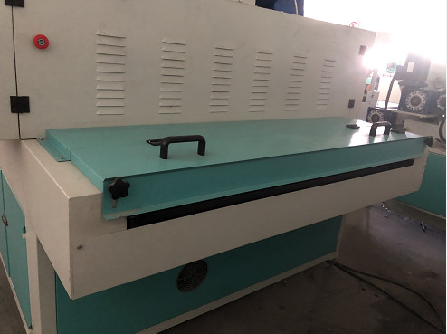বিল্ডিং উপকরণের জন্য 920mm কার্যকরী প্রস্থ UV নিরাময় মেশিন