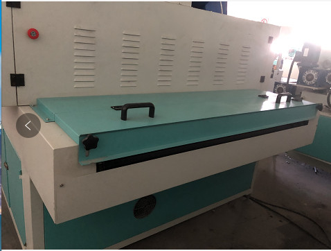 BKC থার্মোস্ট্যাট সহ স্বয়ংক্রিয় 200nm - 450nm UV আবরণ মেশিন
