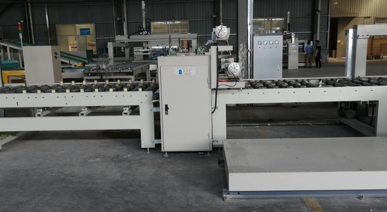 380V/50HZ ভোল্টেজ ক্যাপাসিটি এবং বড় রিওয়াইন্ডিং ব্যাসার্ধ সহ ফিল্ম ল্যামিনেটিং মেশিন