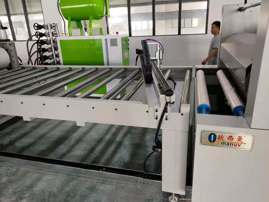 380V/50HZ ভোল্টেজ ক্যাপাসিটি এবং বড় রিওয়াইন্ডিং ব্যাসার্ধ সহ ফিল্ম ল্যামিনেটিং মেশিন